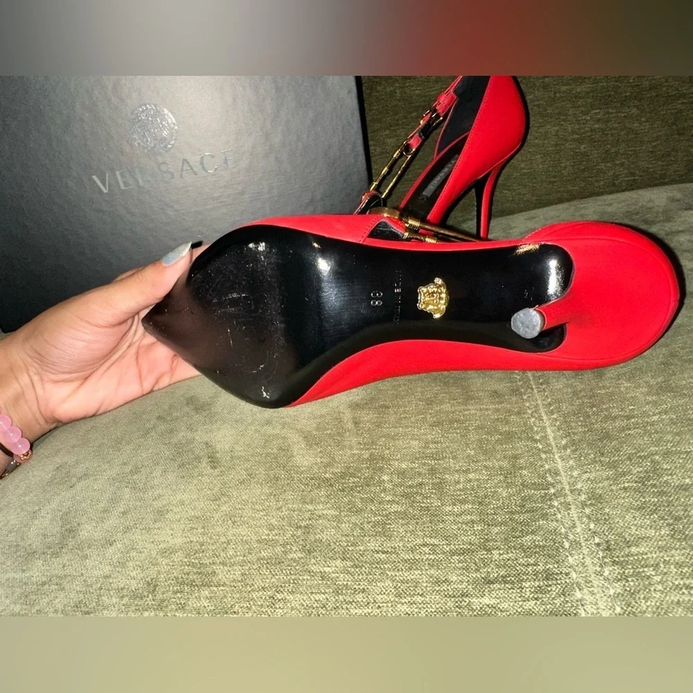 AUTHENTIC Versace red 100% leather women’s “safety pin” pump size 8 - Picture 7 of 9